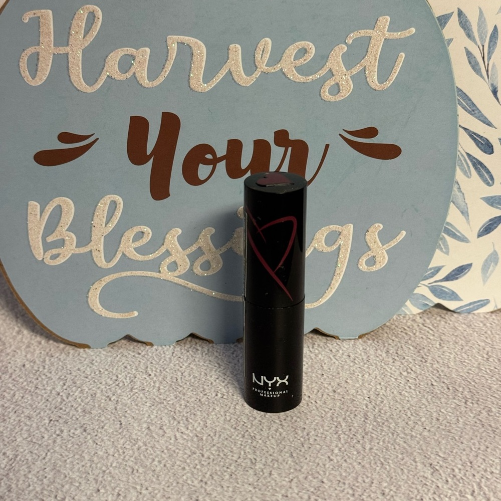 NYX Shout Loud Satin Lipstick - Bright Berry - “Dirty Talk” - Picture 4 of 6